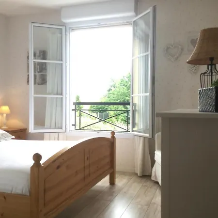& Paris Happy For 10 Persons With Private Garden & Terrace 4 Bedrooms, 3 Bathrooms Fiber Wifi Netflix & Free Parking 贝利罗曼维利而