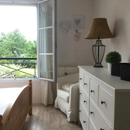 别墅 & Paris Happy For 10 Persons With Private Garden & Terrace 4 Bedrooms, 3 Bathrooms Fiber Wifi Netflix & Free Parking 贝利罗曼维利而