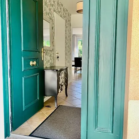 & Paris Happy For 10 Persons With Private Garden & Terrace 4 Bedrooms, 3 Bathrooms Fiber Wifi Netflix & Free Parking 别墅 *