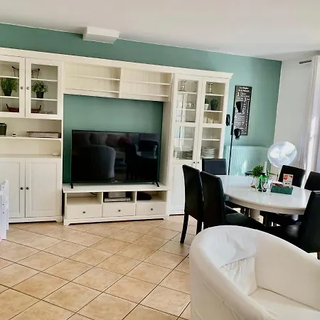& Paris Happy For 10 Persons With Private Garden & Terrace 4 Bedrooms, 3 Bathrooms Fiber Wifi Netflix & Free Parking 别墅 *