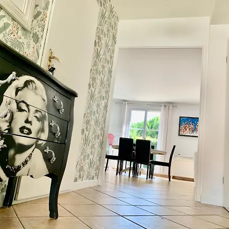 & Paris Happy For 10 Persons With Private Garden & Terrace 4 Bedrooms, 3 Bathrooms Fiber Wifi Netflix & Free Parking 贝利罗曼维利而