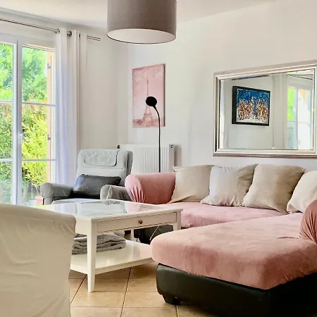 & Paris Happy For 10 Persons With Private Garden & Terrace 4 Bedrooms, 3 Bathrooms Fiber Wifi Netflix & Free Parking 贝利罗曼维利而