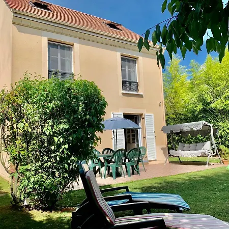 & Paris Happy For 10 Persons With Private Garden & Terrace 4 Bedrooms, 3 Bathrooms Fiber Wifi Netflix & Free Parking 别墅 贝利罗曼维利而
