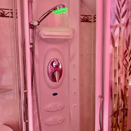 Villa & Paris Happy For 10 Persons With Private Garden & Terrace 4 Bedrooms, 3 Bathrooms Fiber Wifi Netflix & Free Parking Bailly-Romainvilliers