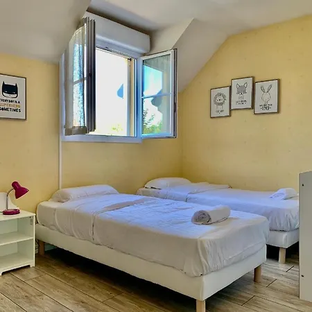 & Paris Happy For 10 Persons With Private Garden & Terrace 4 Bedrooms, 3 Bathrooms Fiber Wifi Netflix & Free Parking 别墅